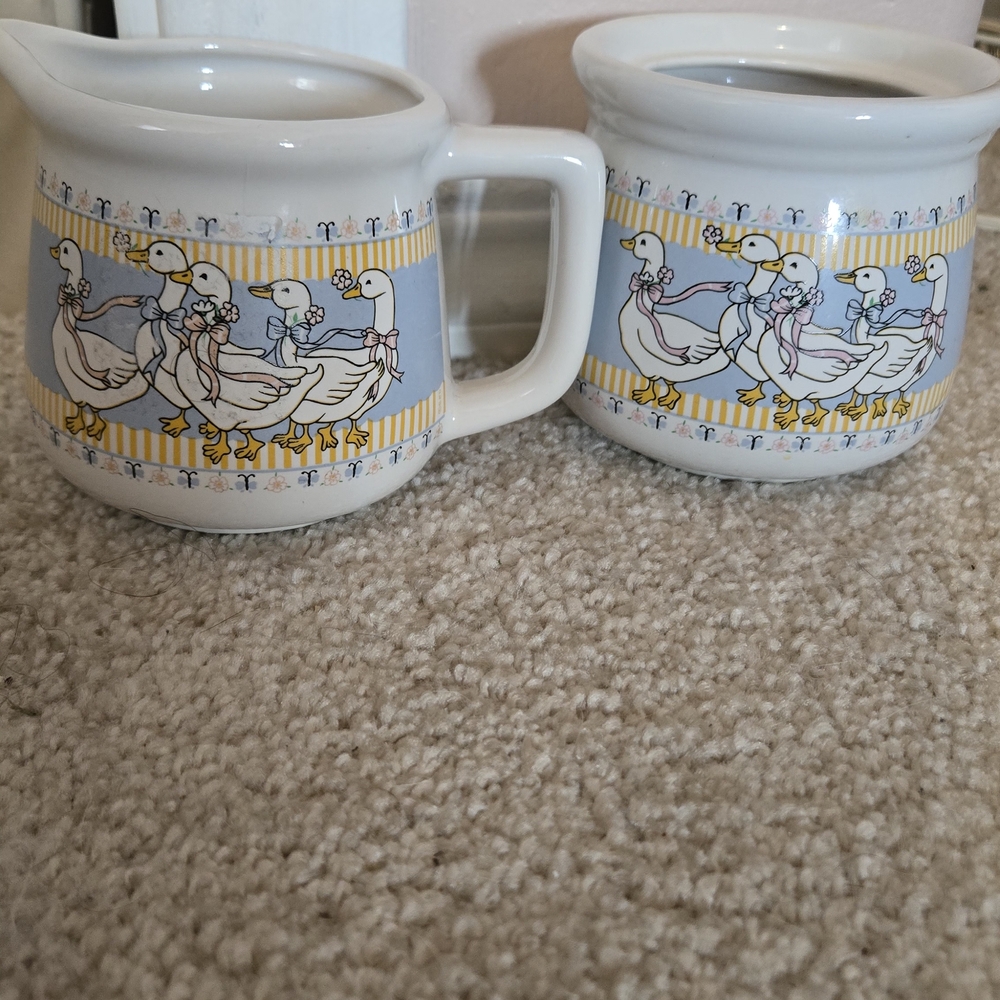 Charming Goose Design Cream and Sugar Set